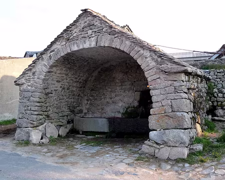 PXL056 Le hameau La Fage - La fontaine