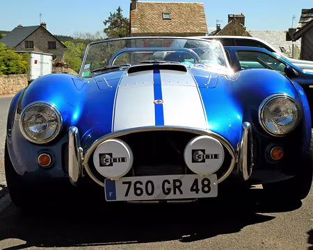 PXL022 Une anglaise à moteur V8 Ford