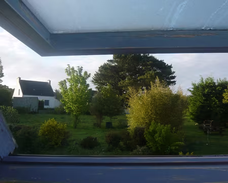 PXL041 Samedi matin à la fenêtre du gîte