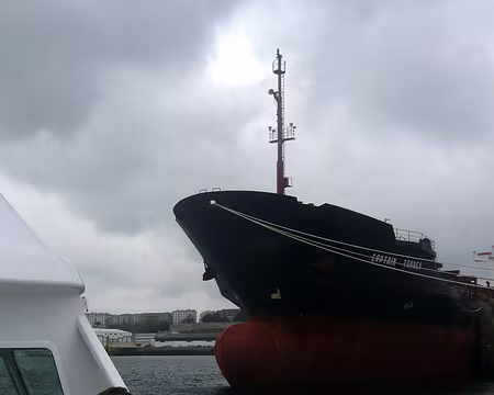 PXL090 Port de Brest. Le Captain Tsarev, immobilisé depuis 2 ans pour conflit entre le captain et les marins qui n'étaient pas payés.