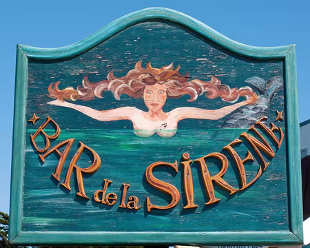 Chausey, juin 2010 Serveuse topless ?