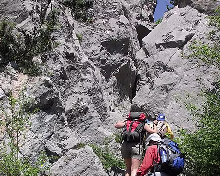 PXL008 Crêtes de la Rortie, passage entre rochers...