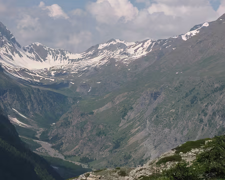 PXL049 Au sommet, une vue panoramique sur le vallon de Fournel