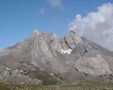 PXL041 Pain de Sucre 3208m, à gauche, sommet de demain