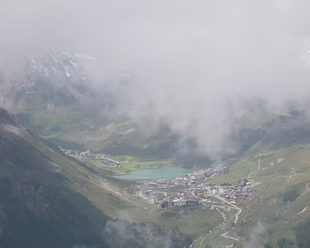 DSCN0838 Tignes le Lac émergeant temporairement des nuages