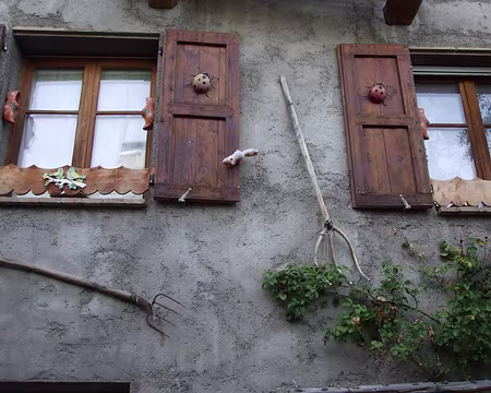 PXL013 Vous avez dit kitsch ? Une maison à St Dalmas le Selvage.