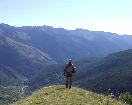 PXL020 Philippe contemple le paysage.