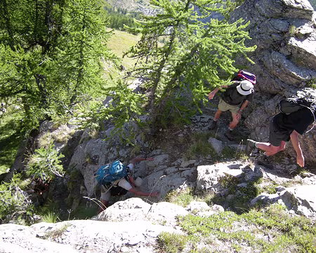 201-DSCN0863 Quelques pas proches de l'escalade