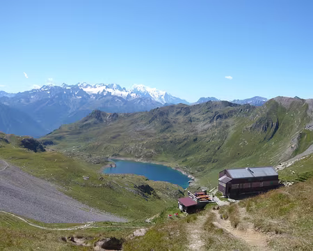PXL051 Cabane de Fenestral, lac de Fully et massif du Mont-Blanc.