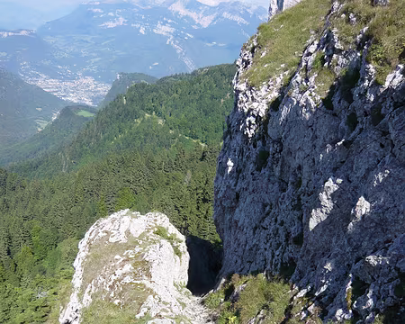 PXL072 Ici passaient les troncs que l'on descendait vers l'Isère en contrebas