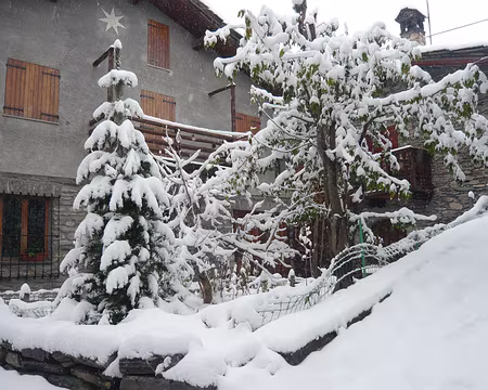 PXL033 C'est déjà Noël à Chianale, il y a l'étoile sur le sapin