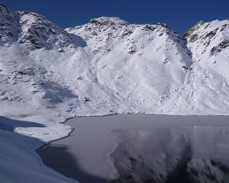 PXL054 Et voilà le lac bleu