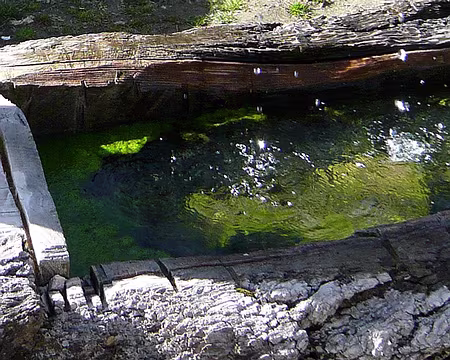 PXL011 fontaine Rouge