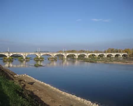 PXL061z907 Pont ferroviaire à Montlouis