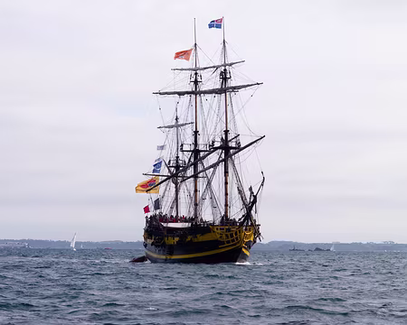 11RW06-14 Boat people