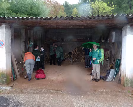 PXL001 sa301010 : 1ère pause... avec capes...ou parapluie !