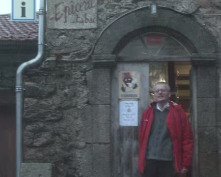 PXL010 dim311010 : le CHEF et l'Epicerie-tabac de LOUBARESSE,village le plus arrosé de France ; AH BON !!!