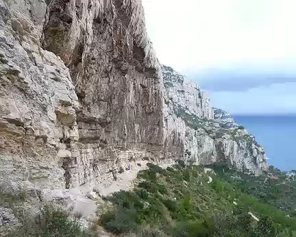 PXL012 Deux silhouettes de grimpeurs à la falaise des Toits