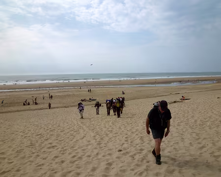 PXL047 René mène, aurait-il flairé la buvette ?