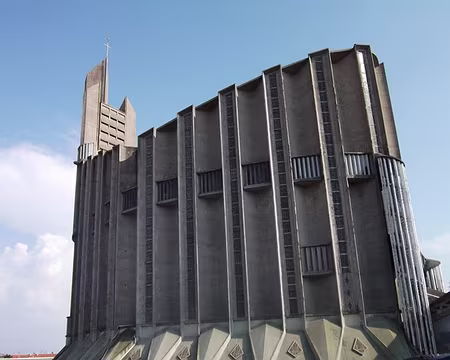 PXL109 l'église Notre-Dame de Royan ; laisse béton, elle est armée ;-)