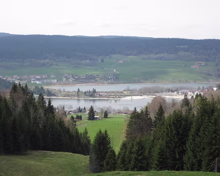 PXL033 La pointe du lac de Joux devant le lac Brenet.