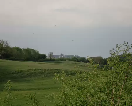 PXL076 La colline de Vézelay et la basilique Sainte-Madeleine au pied desquelles nous passerons notre première nuit.