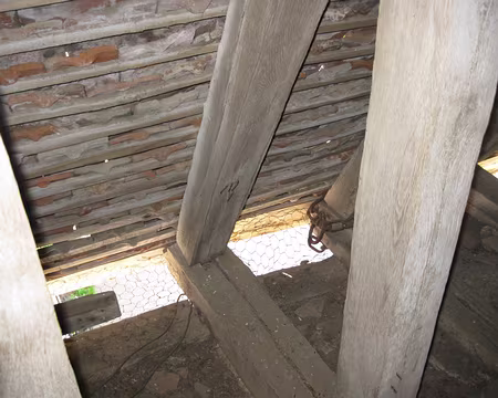 PXL036 Depuis les hourds, projection de pierres ou d'eau bouillante sur les assaillants