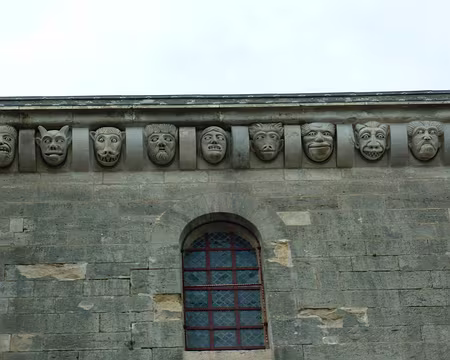 PXL004 Shrek immortalisé parmi les monstres de Sainte Madeleine (Vezelay) ...