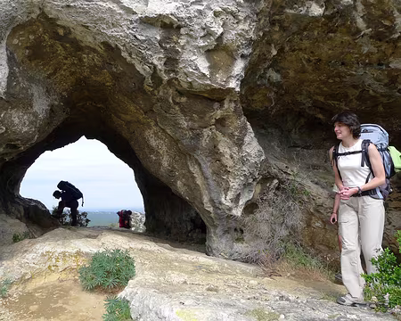 005 A travers les grottes et arches du Mont Gaussier.