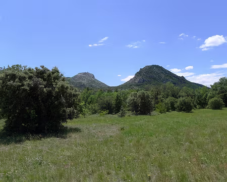 058 Vue depuis la plaine, l'extrémité de la crête des Civadières et les Opies.