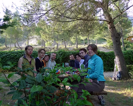 061 Le groupe au complet attablé.