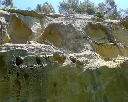 074 Réponse : le grès tendre...