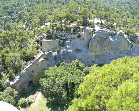 078 Cavités, sphères, rigoles et tafonis sur le site de Calès.