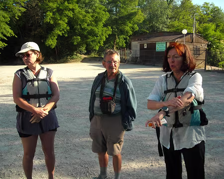 PXL042 préparatifs sous le regard de Claude