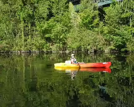PXL049 Et voilà le premier kayac à l'eau