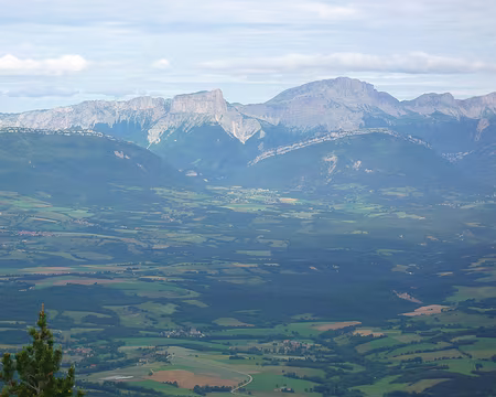 PXL038 En face, le Vercors sud : Mont Aiguille et Grand Veymont