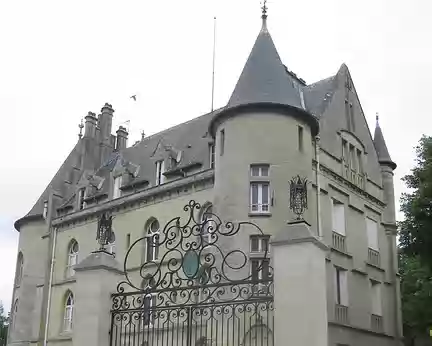 PXL008 Château de la Reine Blanche, à Asnières sur Oise, porte ce nom depuis le XIIIè siècle. Maison de plaisance et de séjour au coeur du parc d'Asnières pour Blanche...