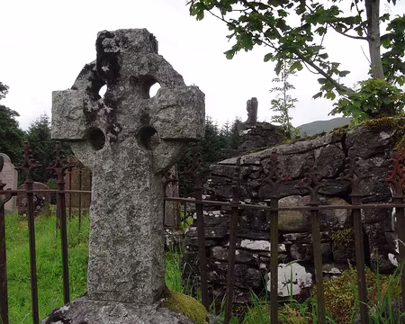 PXL030 Croix celte christianisée sur une ancienne tombe