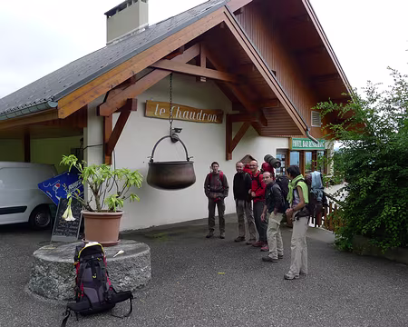 001 ... à l'auberge Le Chaudron.
