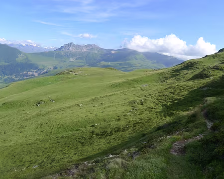 025 Les alpages de l'Arpettaz, en arrivant au Logis des Fées.