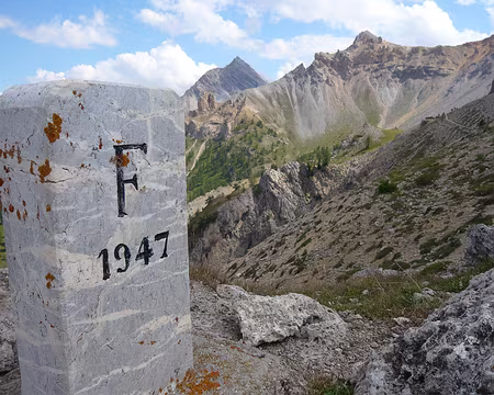 PXL041 On suit les bornes, il en manque une que l'on n'a jamais trouvée.