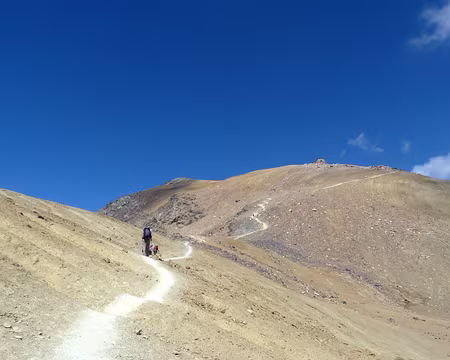 PXL082 La chapelle n'est plus très loin