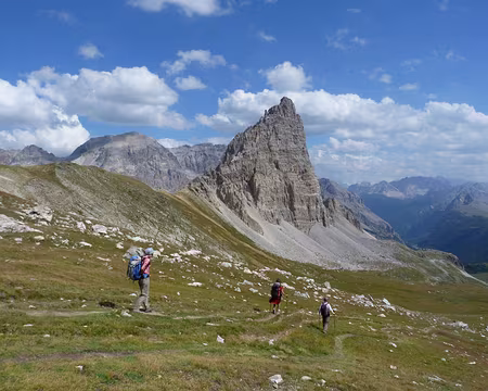 PXL095 Nous dirigeant dans la vallée étroite