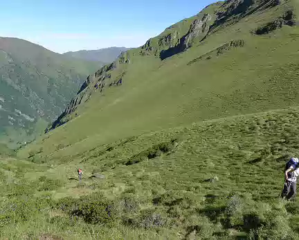 005 ... parcourir de vastes étendues de verdure (dans le vallon de Médassoles)