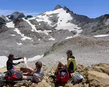 041 ... mais aussi se reposer (au col des Gourgs Blancs)