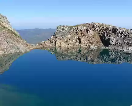 074 ... mais surtout de merveilleux lacs (lac sans nom, entre le Pic de Hourgade et le Pic de Nère)