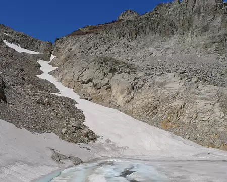 072 ... mais surtout de merveilleux lacs (lac sans nom, en contre-bas de la brèche des Spijéoles)