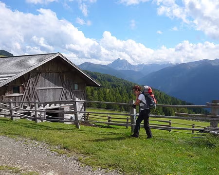 PXL096 Et au fond déjà les Dolomites avec le Peitlerkofl