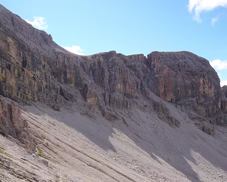 PXL141 Et la suite du chemin dans la falaise ...
