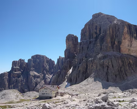 PXL174 Le refuge Pisciadu : très bien placé